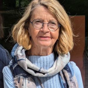 Unsere Büchereimitarbeiterin Margit